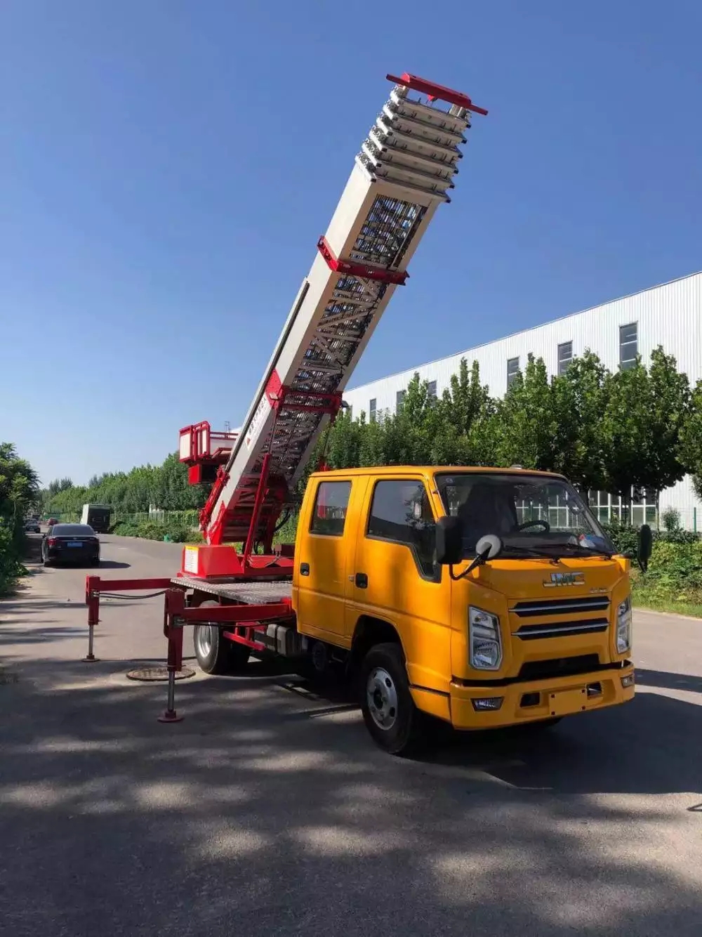 沙县附近的云梯车出租服务：轻松解决高空作业需求