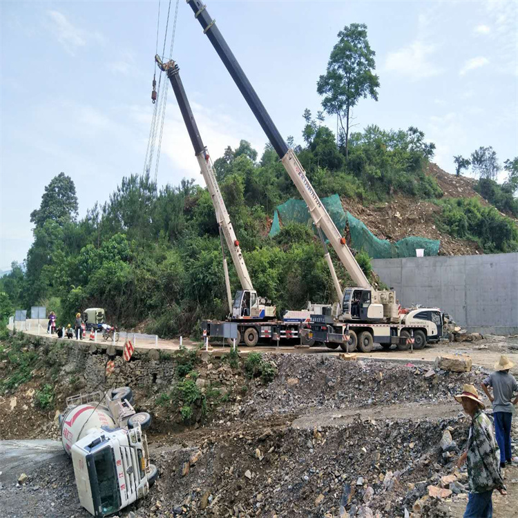 沙县汽车掉沟里叫吊车救援要多少钱